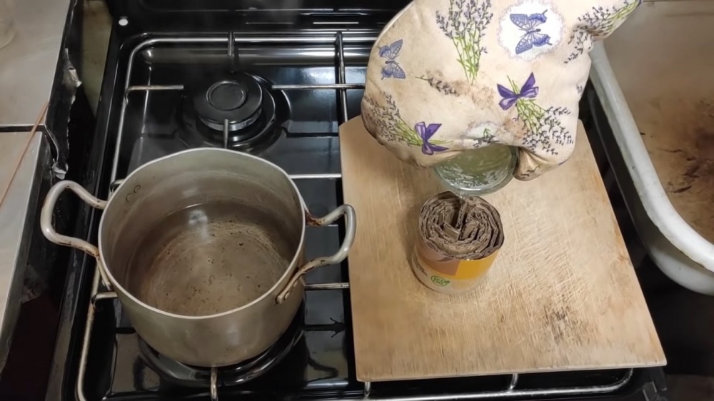 Как сделать блиндажную свечу из консервной банки и картона