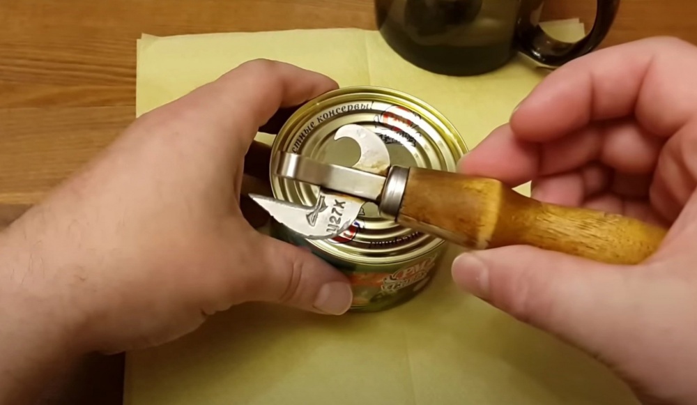 Как открыть консервы открывашкой