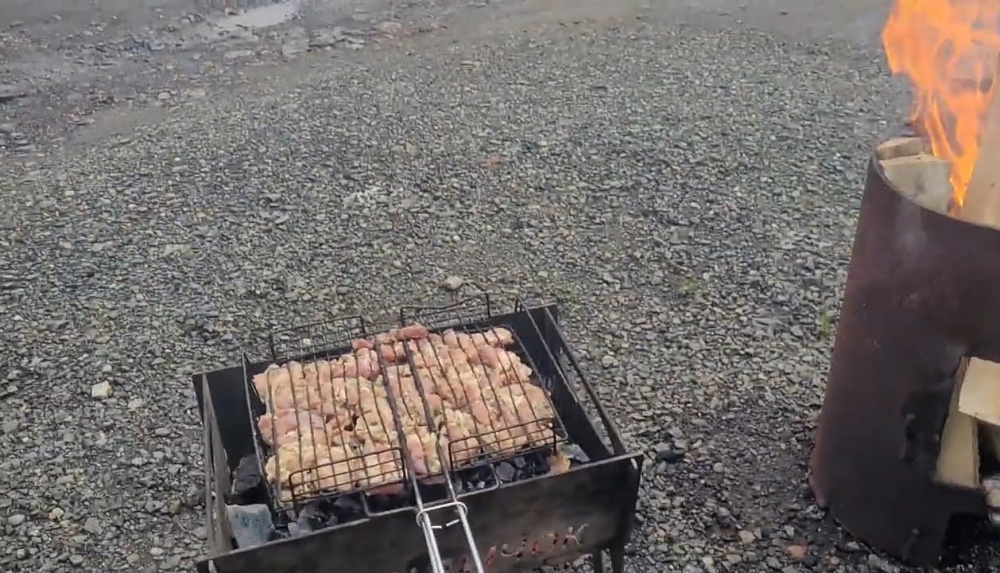 Ребра в казане на костре: как приготовить