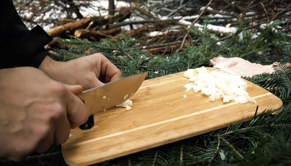 Свинина на костре: как приготовить в казане и на решетке