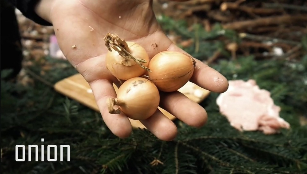 Свинина на костре: как приготовить в казане и на решетке